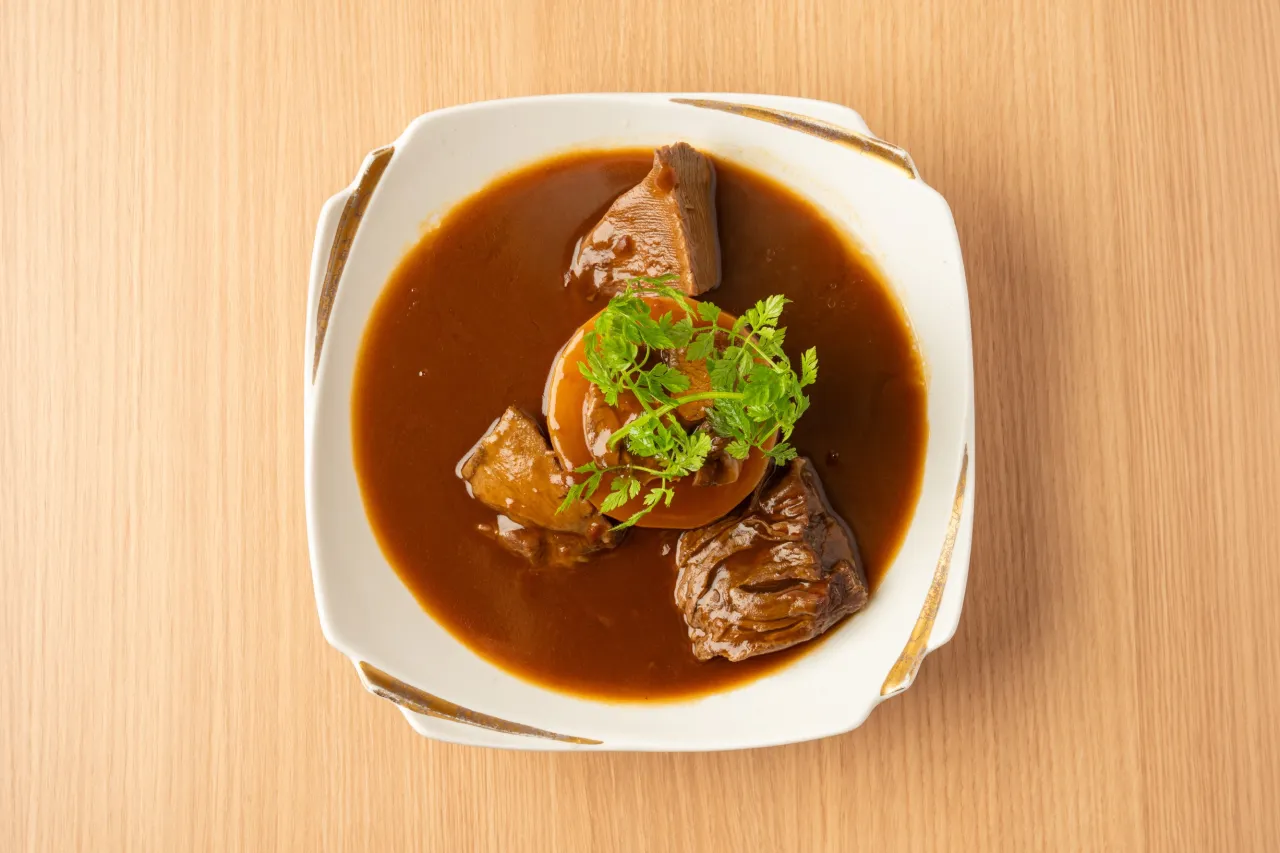 【おでんの大根を、タンシチューとともに。